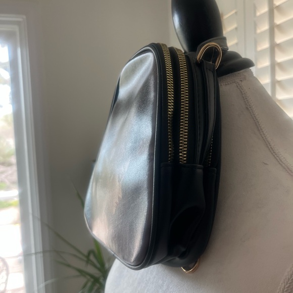 ✨ Mini Backpack with Artistic Girl Print ✨ - Picture 7 of 8